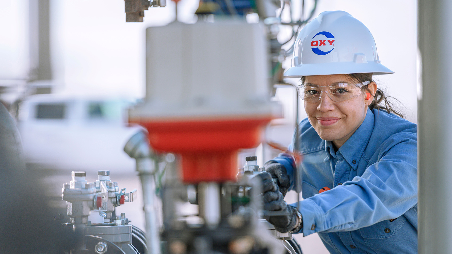 Female Oxy employee at Hobbs EOR field